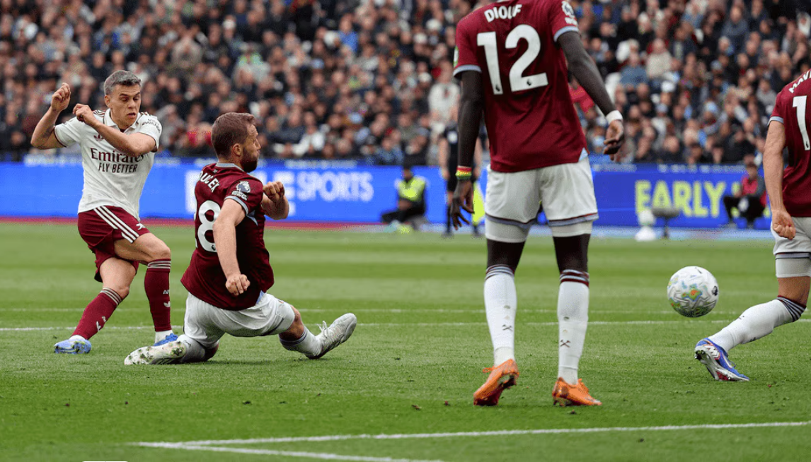 10 khoảnh khắc mang về chức vô địch Ngoại hạng Anh cho Arsenal 10